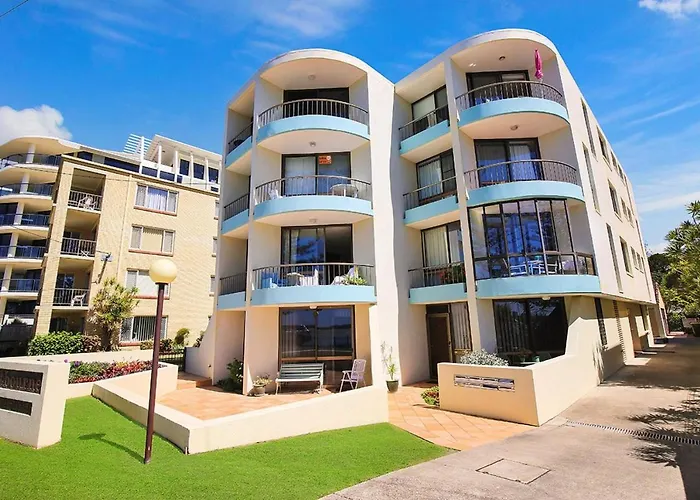 Eastbourne U4 80 Esplanade Golden Beach